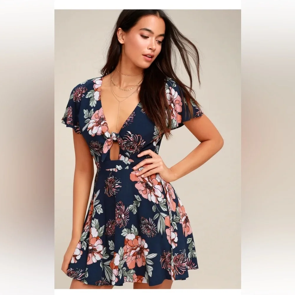 🆕 Lulus Botanic of Time Navy Blue Floral Print Tie-Front Skater Dress - Picture 2 of 5
